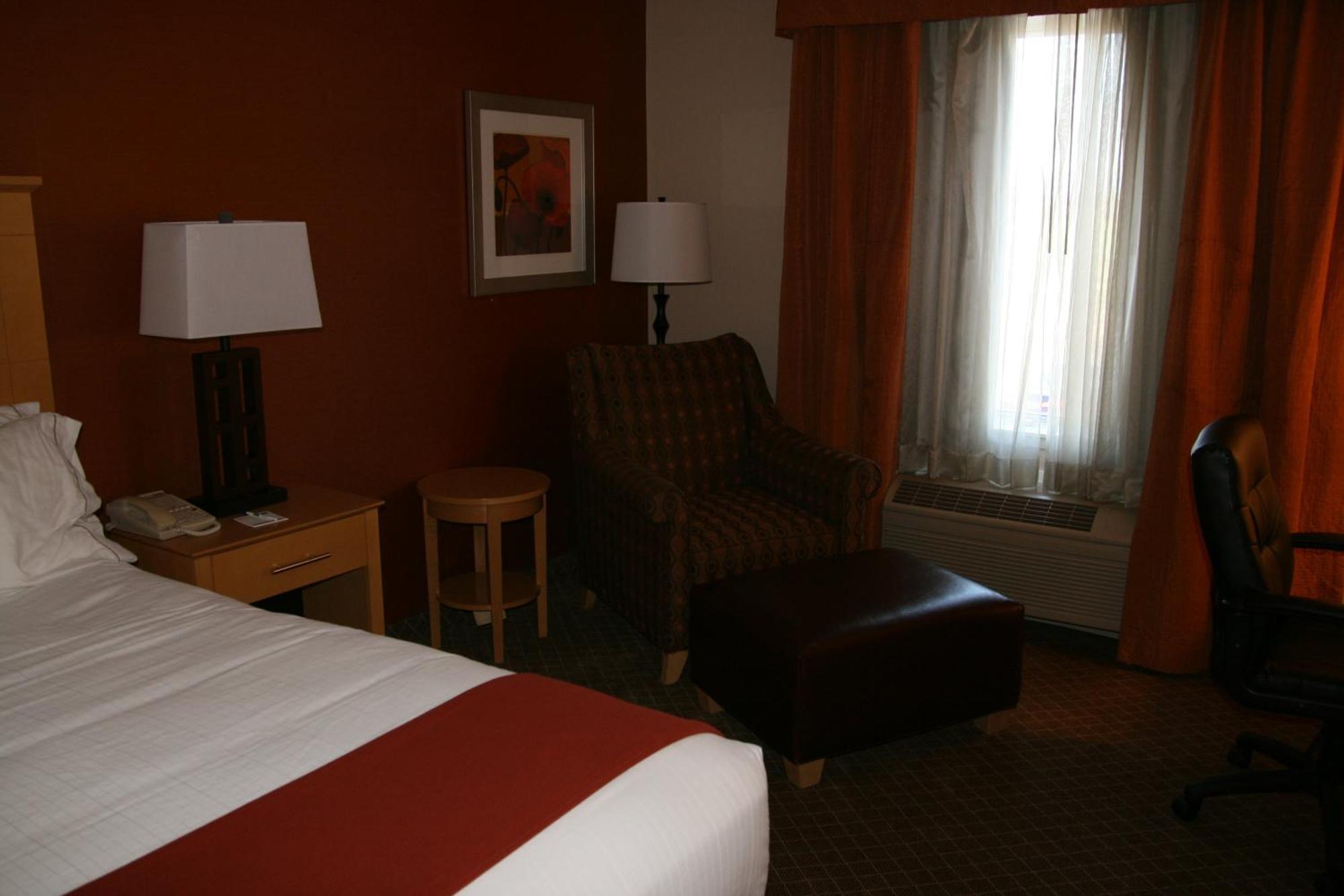 Holiday Inn Express Stockton Southeast By Ihg Εξωτερικό φωτογραφία