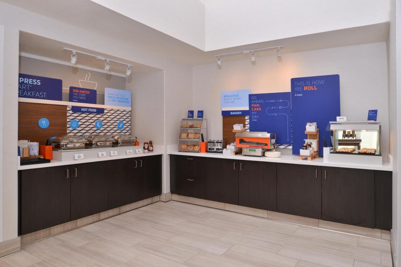 Holiday Inn Express Stockton Southeast By Ihg Εξωτερικό φωτογραφία