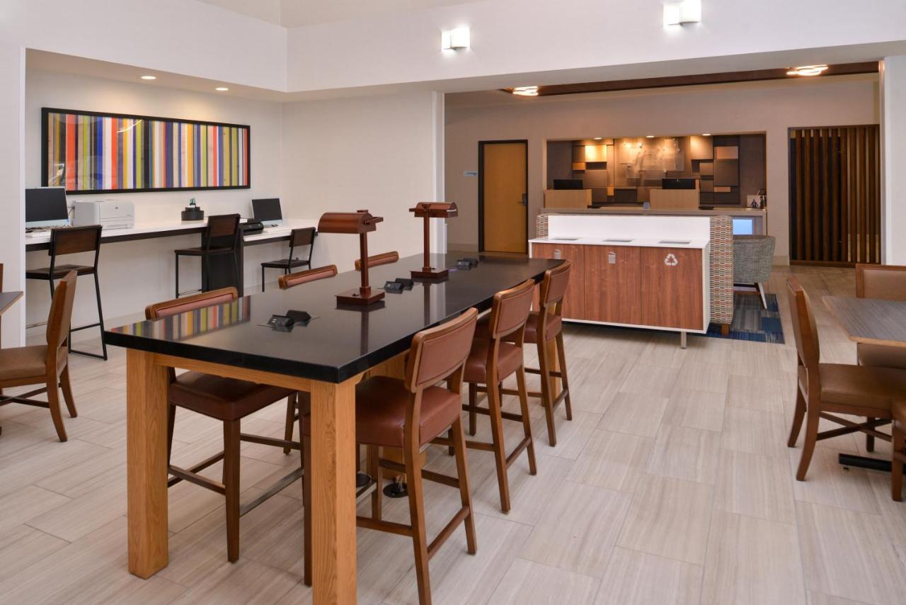 Holiday Inn Express Stockton Southeast By Ihg Εξωτερικό φωτογραφία