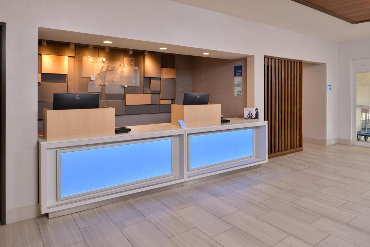 Holiday Inn Express Stockton Southeast By Ihg Εξωτερικό φωτογραφία