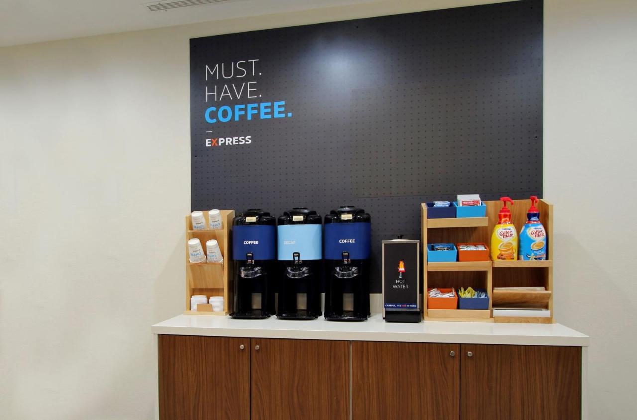 Holiday Inn Express Stockton Southeast By Ihg Εξωτερικό φωτογραφία